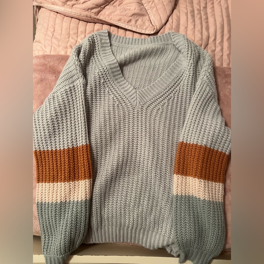 Cute sweater! Very comfortable. Size Medium